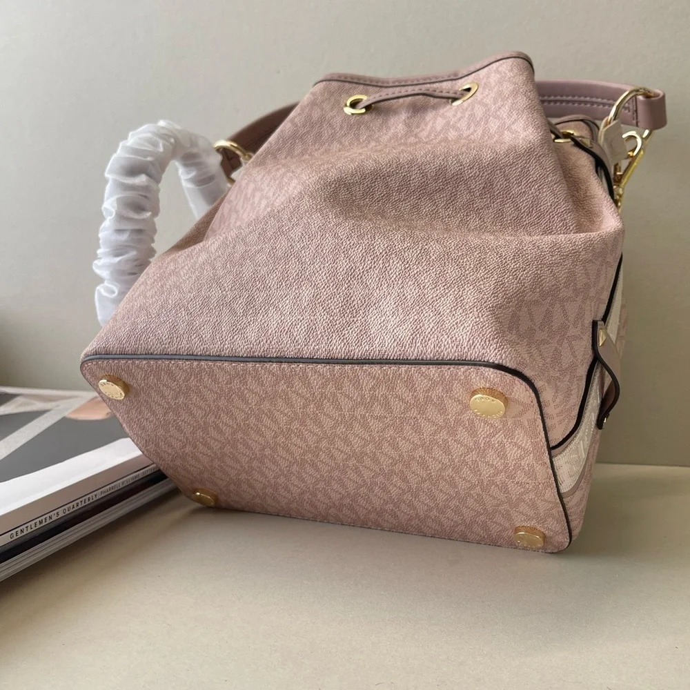 (new+tag) Michael Kors Maeve medium bucket messenger signature monogram pink